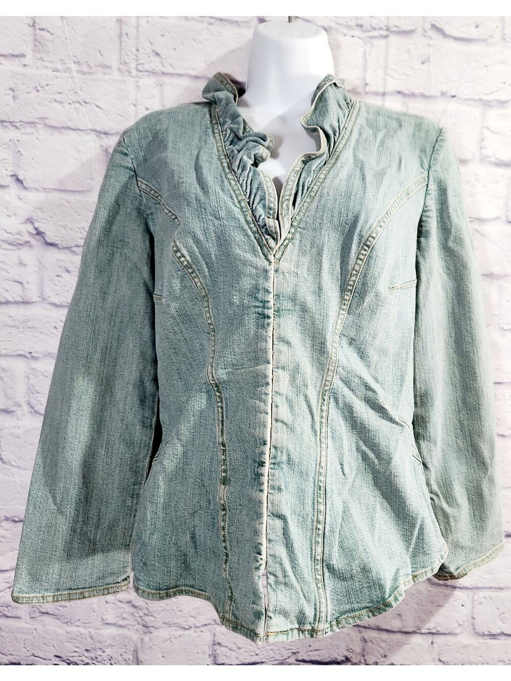 VTG Company Ellen Tracy Stonewash Ruffled Collar Denim Jacket 6 Long Sleeves